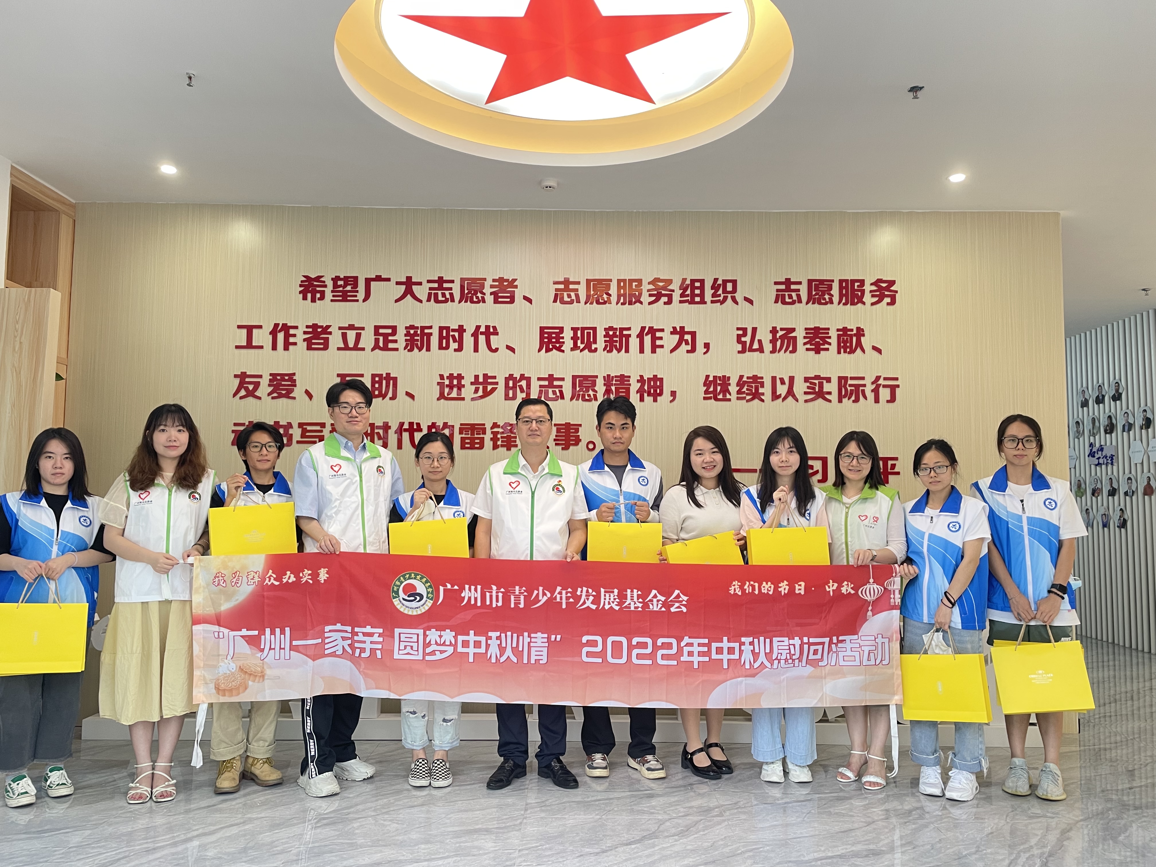 20220831 前往南沙慰问基层一线工作人员、青年志愿者.jpg